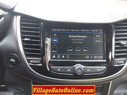 Used 2019 Chevrolet Trax LT w/ LT Convenience Package FWD image 39
