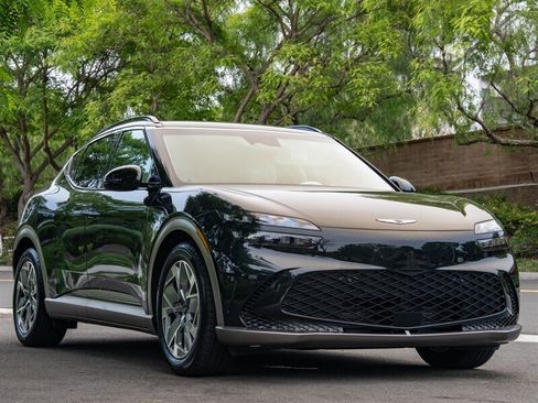 Used 2025 Genesis GV60 RWD image 4