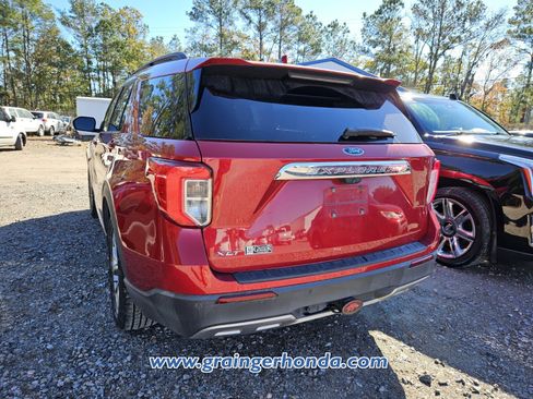 Used 2020 Ford Explorer XLT w/ Equipment Group 202A image 9