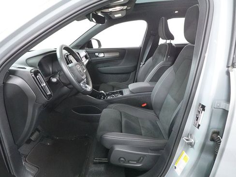 Used 2025 Volvo XC40 B5 Plus AWD/4WD image 22