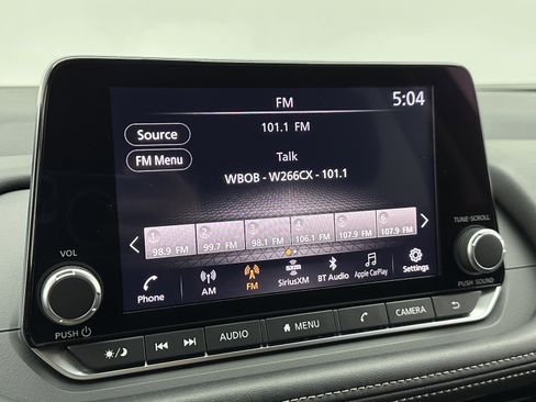 Used 2025 Nissan Rogue SV image 15