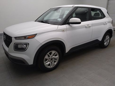 Used 2022 Hyundai Venue SE FWD image 2