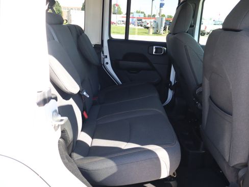 Used 2025 Jeep Wrangler Unlimited Sahara w/ Safety Group AWD/4WD image 11