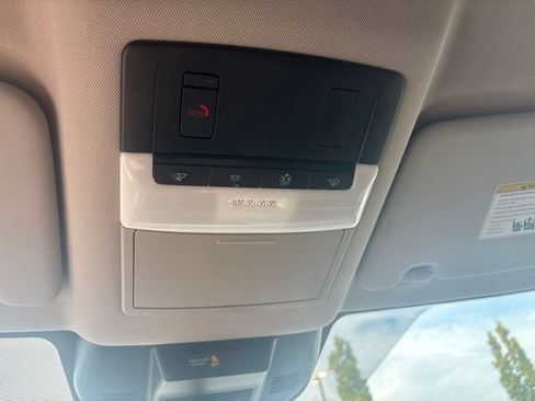 Used 2025 Nissan Rogue SV FWD image 33