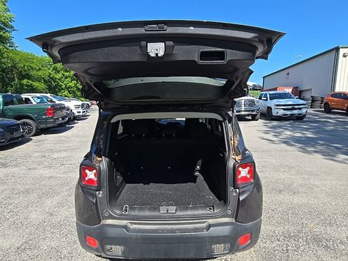 Used 2017 Jeep Renegade Latitude AWD/4WD image 20