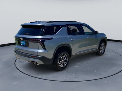Used 2026 Chevrolet Traverse LT AWD/4WD image 9