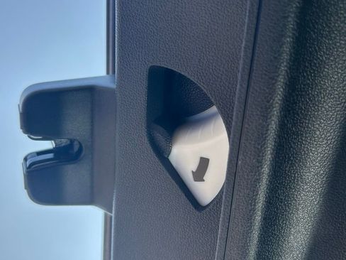 Used 2025 Volkswagen Jetta SE w/ Sunroof Package image 35