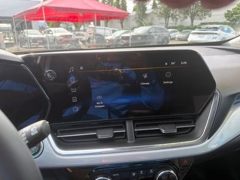 Used 2025 Chevrolet Trax LT w/ Driver Confidence Package FWD image 15
