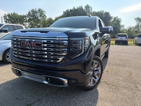 Used 2023 GMC Sierra 1500 Denali w/ Denali Reserve Package AWD/4WD image 2