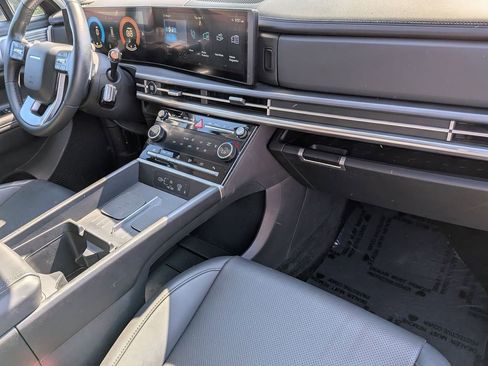 Used 2025 Hyundai Santa Fe SEL FWD image 33