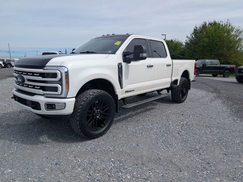 Used 2023 Ford F250 Platinum AWD/4WD image 2