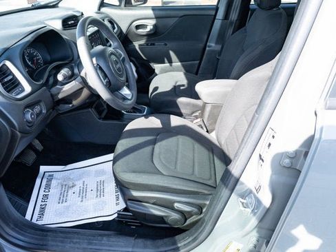 Used 2020 Jeep Renegade Latitude w/ UConnect 8.4 Nav Group image 15