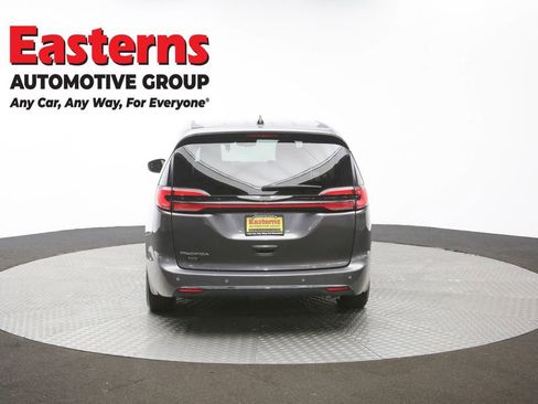 Used 2023 Chrysler Pacifica Touring-L FWD image 35