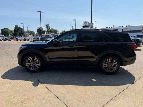 Used 2026 Ford Explorer Active w/ Active Comfort Package AWD/4WD image 8