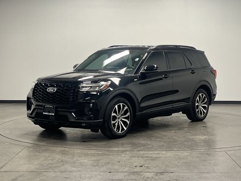Used 2025 Ford Explorer ST-Line w/ Premium Package image 4