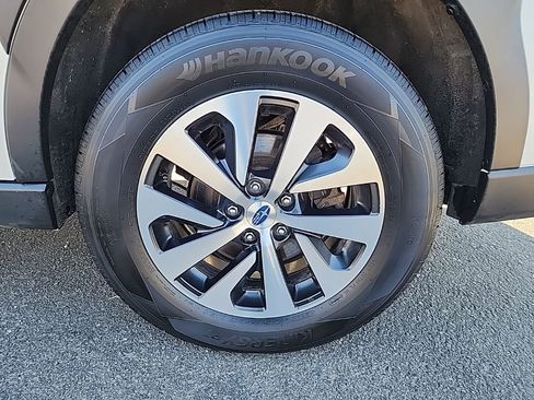 Used 2023 Subaru Outback Premium image 4