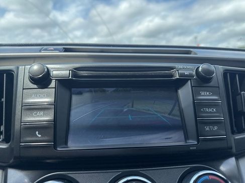 Used 2015 Toyota RAV4 LE image 30