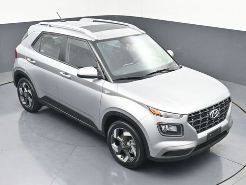 Used 2025 Hyundai Venue SEL FWD image 40