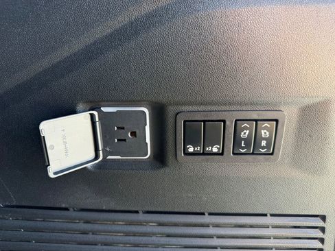 Used 2024 GMC Yukon Denali Ultimate AWD/4WD image 47