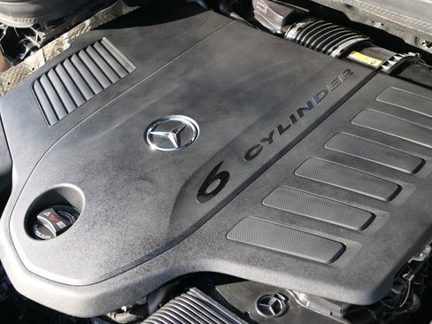 Used 2023 Mercedes-Benz GLS 450 4MATIC image 32