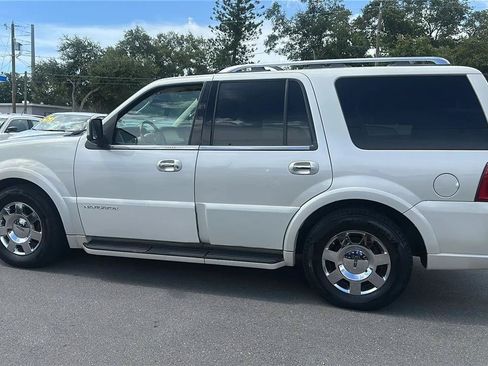 Used 2005 Lincoln Navigator Luxury AWD/4WD image 11