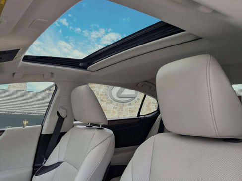 Used 2024 Lexus ES 350 w/ Premium Package image 9