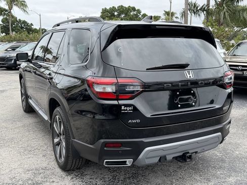 Used 2025 Honda Pilot Touring image 7