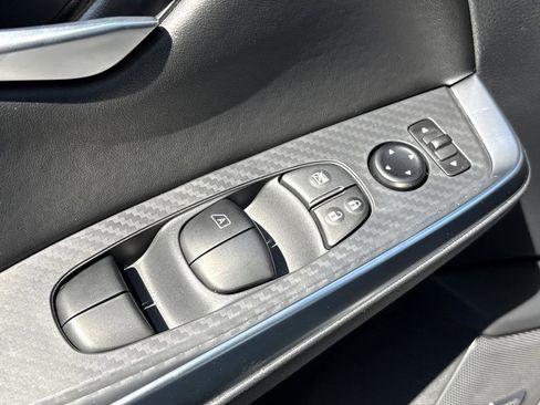 Certified 2025 Nissan Sentra SR w/ SR Premium Package image 25