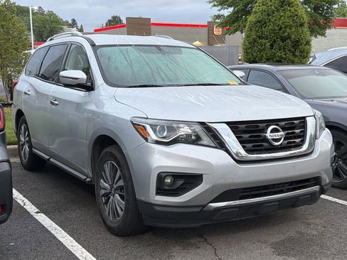Used 2020 Nissan Pathfinder SL image 3
