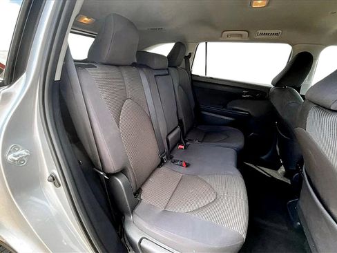 Used 2024 Toyota Highlander LE image 25