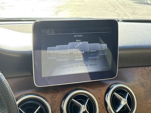 Used 2019 Mercedes-Benz GLA 250 4MATIC image 22