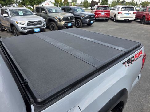 Used 2019 Toyota Tacoma TRD Off-Road AWD/4WD image 13
