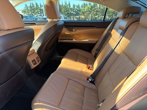 Used 2016 Lexus ES 350 w/ Luxury Package w/Wood Trim FWD image 5