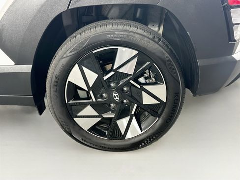 Used 2025 Hyundai Kona SEL FWD image 11