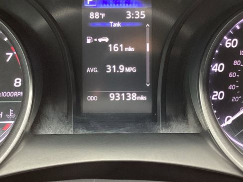 Used 2022 Toyota Camry SE FWD image 3