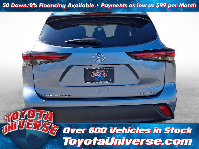 Used 2024 Toyota Highlander XLE AWD/4WD image 5
