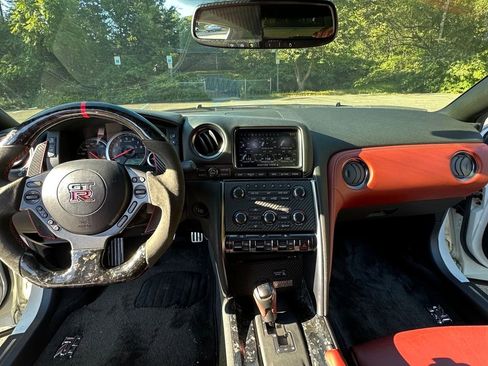 Used 2014 Nissan GT-R Premium w/ Premium Interior Package image 21