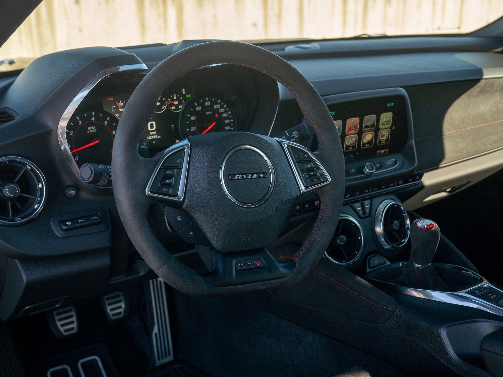 Used 2018 Chevrolet Camaro ZL1 RWD image 20