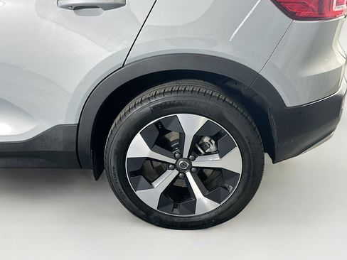 Used 2025 Volvo XC40 B5 Plus image 11
