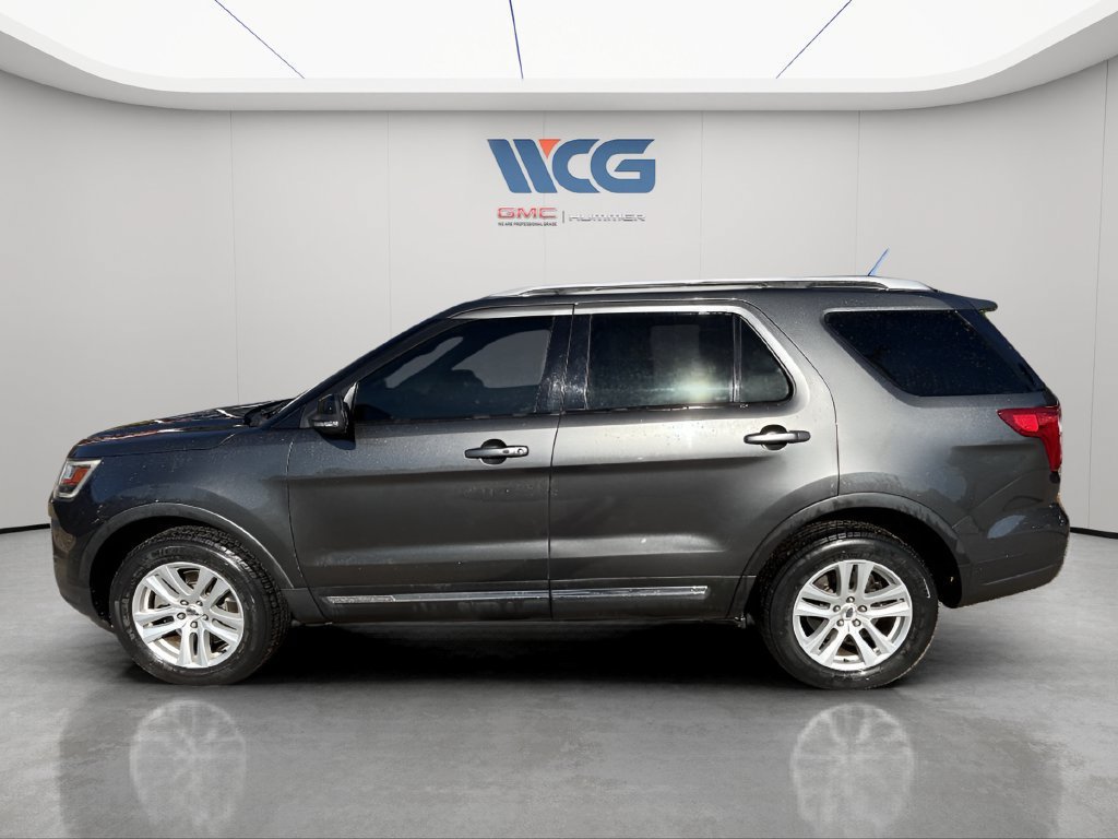 Used 2018 Ford Explorer XLT w/ Equipment Group 202A AWD/4WD image 6