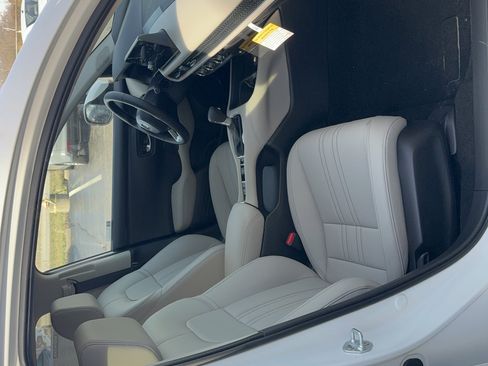 Used 2026 Honda HR-V EX-L image 15