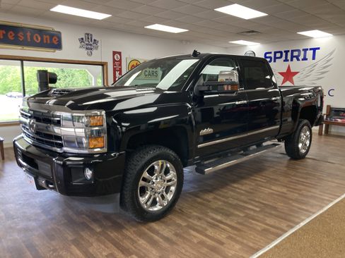 Used 2019 Chevrolet Silverado 2500 High Country w/ Duramax Plus Package AWD/4WD image 1