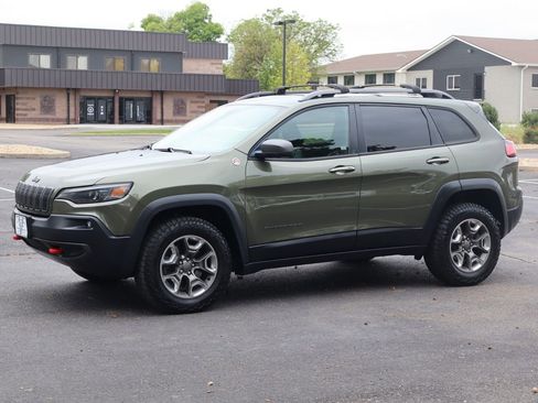 Used 2019 Jeep Cherokee Trailhawk w/ Cold Weather Group AWD/4WD image 10