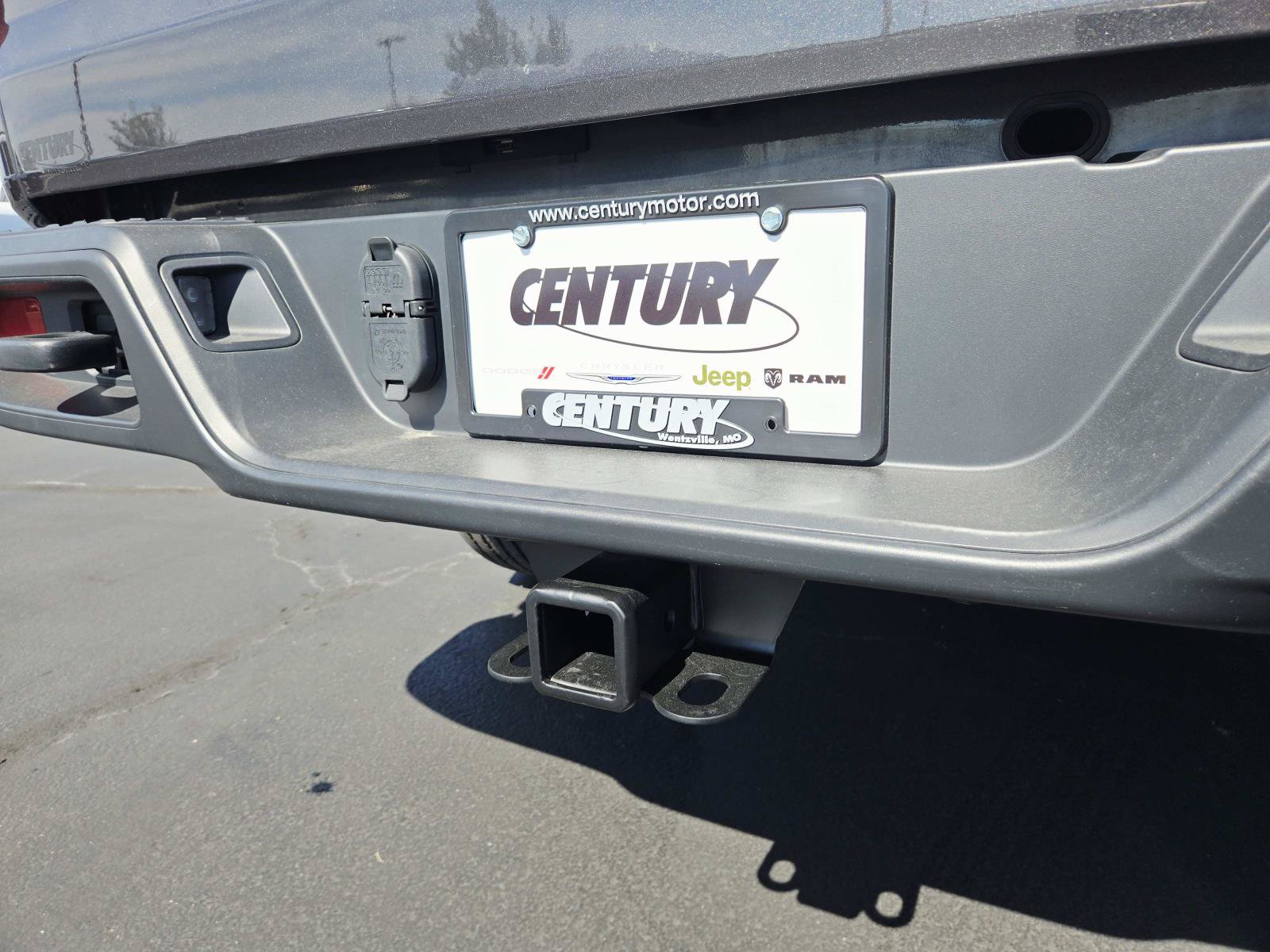 Used 2022 Jeep Gladiator Overland w/ Trailer Tow Package AWD/4WD image 16