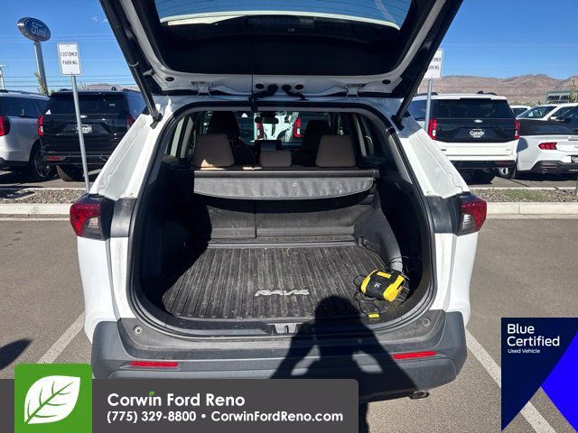 Used 2021 Toyota RAV4 XLE w/ Convenience Package AWD/4WD image 9