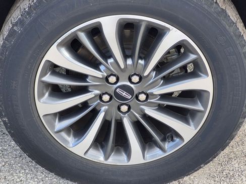 Used 2021 Lincoln Nautilus FWD w/ Equipment Group 101A image 17