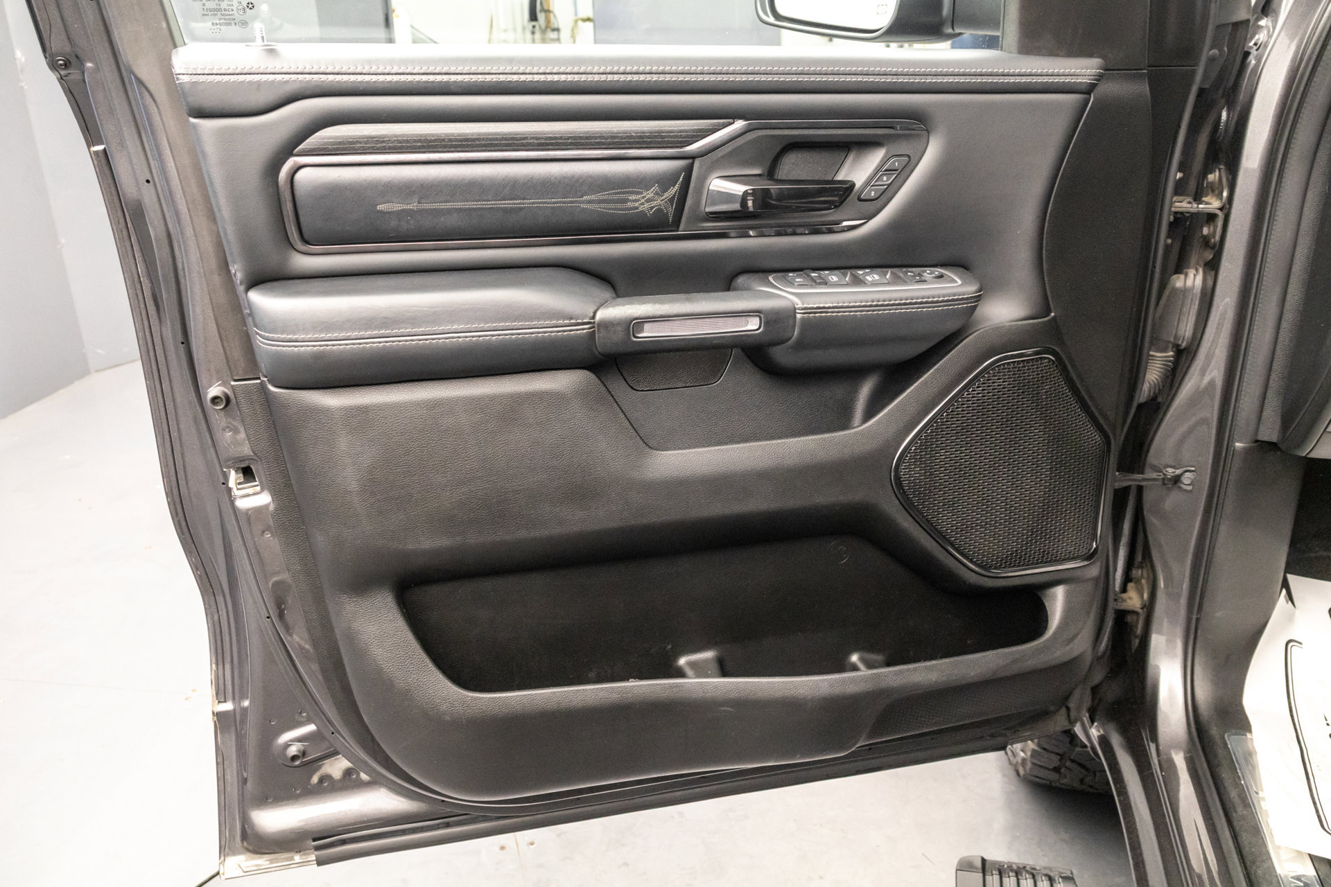 Used 2022 RAM 1500 Limited w/ Body Color Bumper Group AWD/4WD image 28