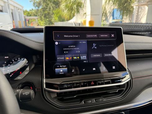 Used 2025 Jeep Compass Trailhawk w/ Trailer Tow Group image 21