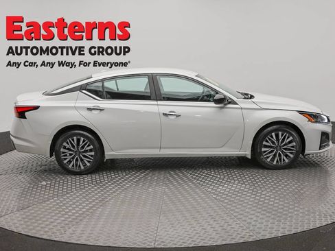 Used 2023 Nissan Altima 2.5 SV AWD/4WD image 4