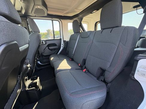 Used 2025 Jeep Wrangler Unlimited Rubicon AWD/4WD image 25